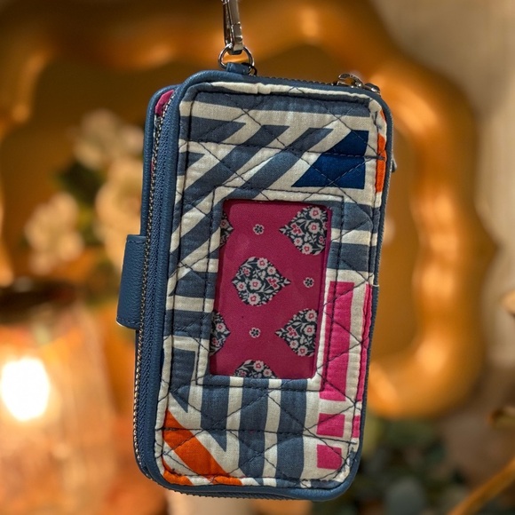 Vera Bradley RFID Smartphone Wristlet Wallet Geo Medallions NWT - Picture 3 of 14